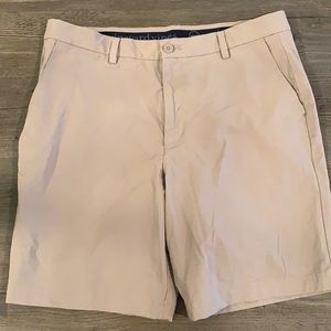 Vineyard Vines men’s on the go shorts khaki